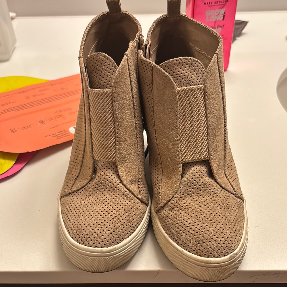 MIA Tan Sneakers with Elastic Panels and White Sole